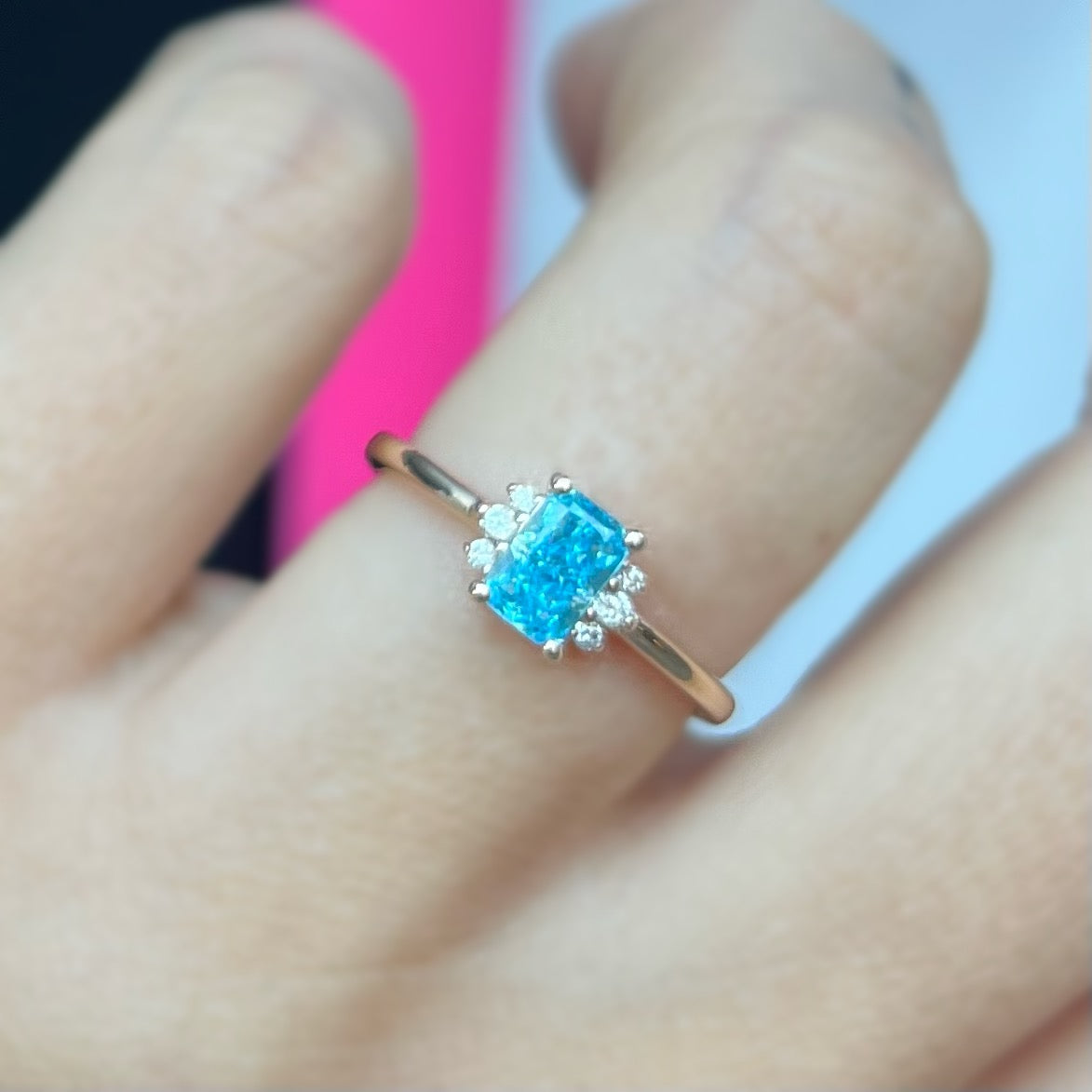 Пръстен от розово злато с диаманти и син топаз 1.10 карата